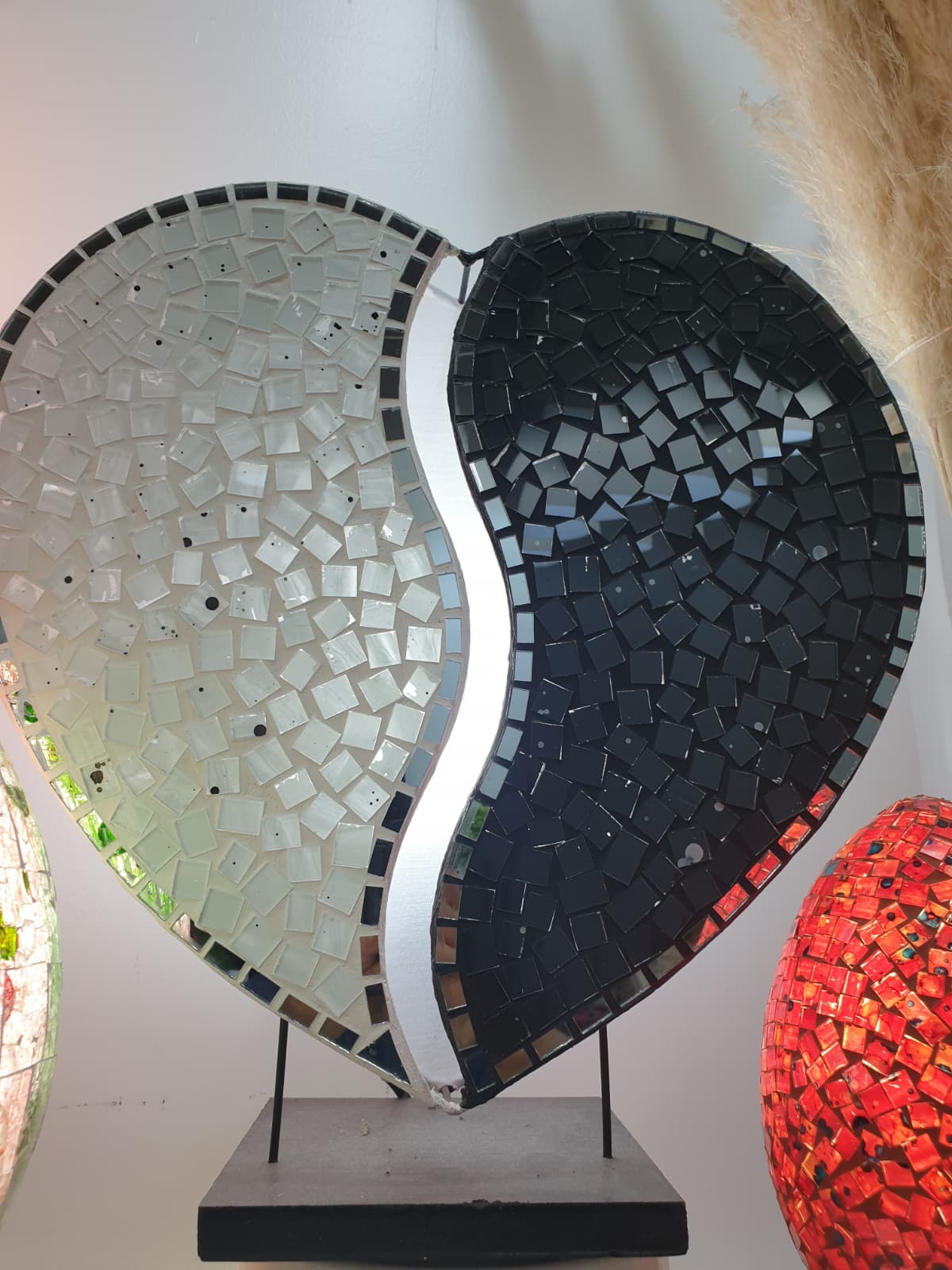 Fleur Hartje Lamp de chez Lilit Fleurs - Livraison de fleurs Bruxelles